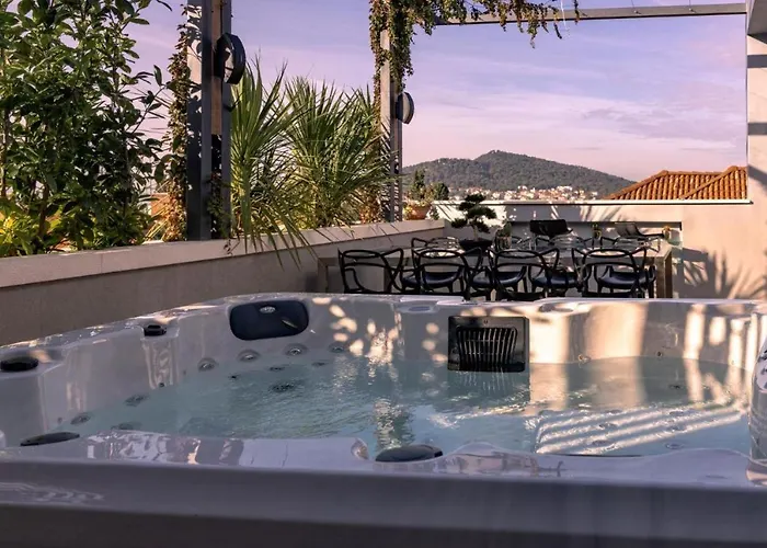Roof 69 Luxury Penthouse