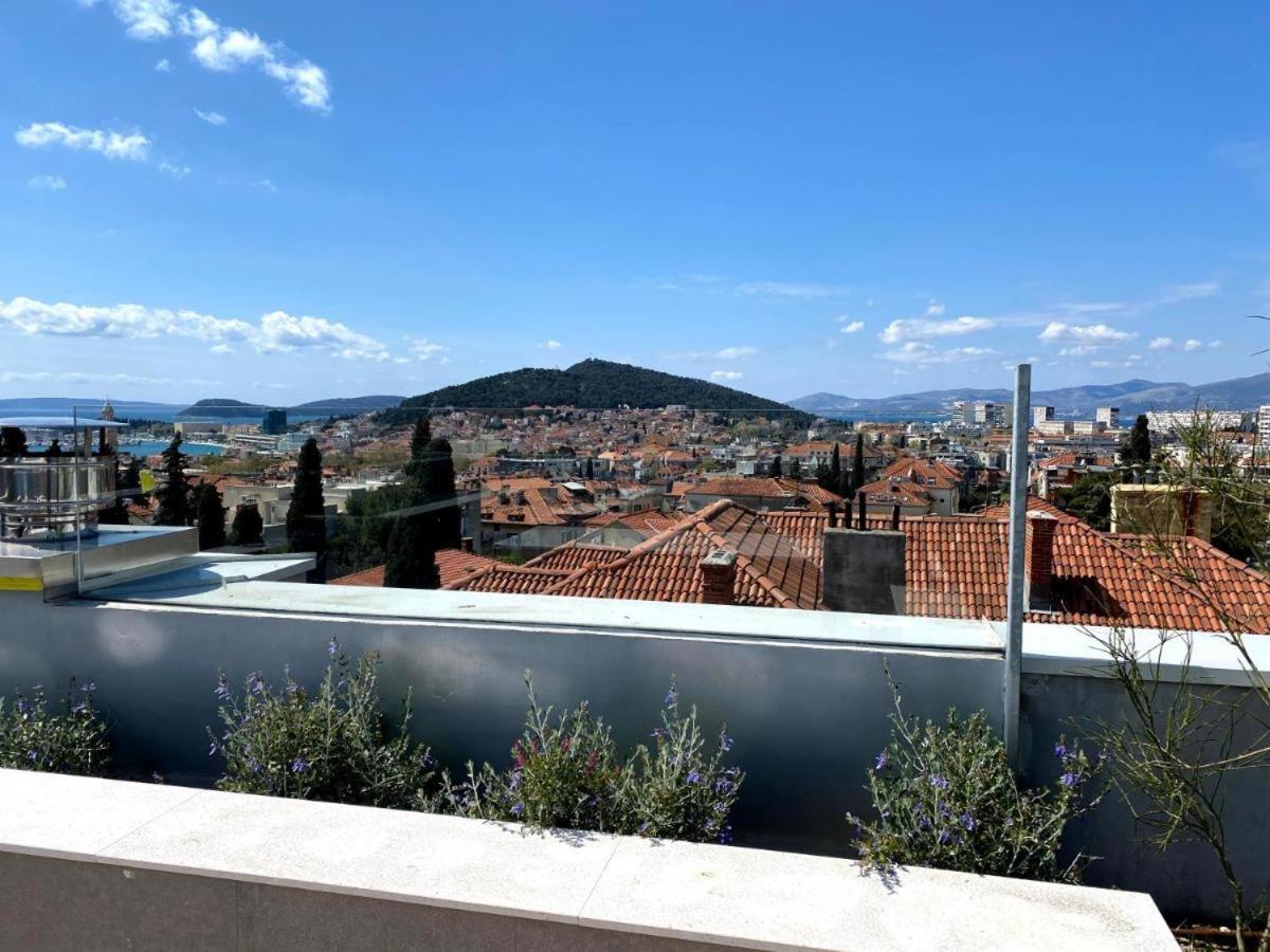 Roof 69 Luxury Penthouse Split